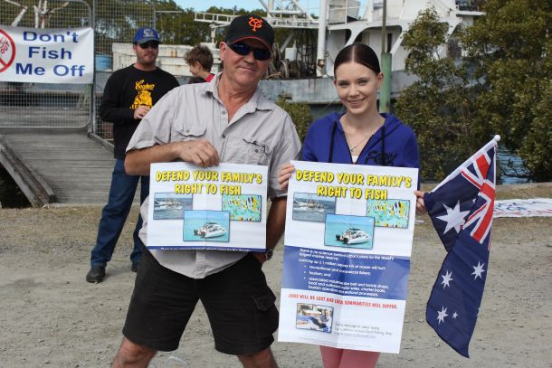 Hundreds turn out to marine parks protest